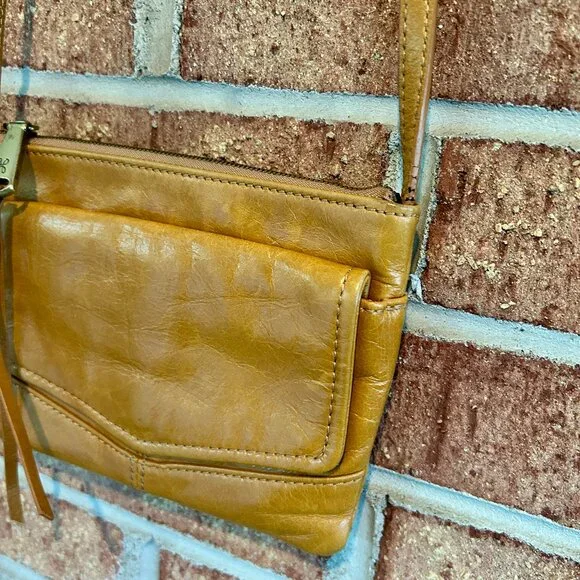 HOBO Amble Leather Crossbody Bag - Picture 6 of 11